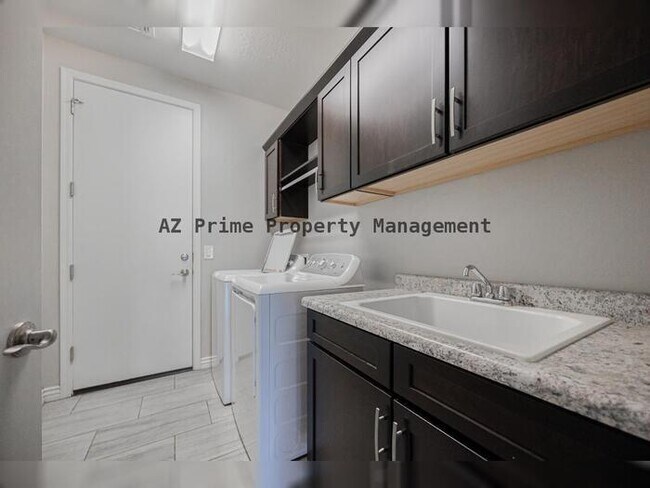 Building Photo - 2612 W Perola Dr