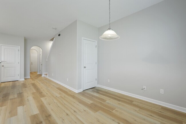 Building Photo - 10 Brown Thrasher Ct