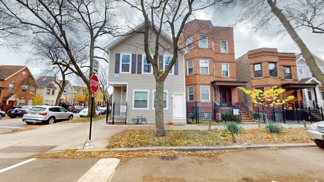 Building Photo - 2101 W Fletcher St