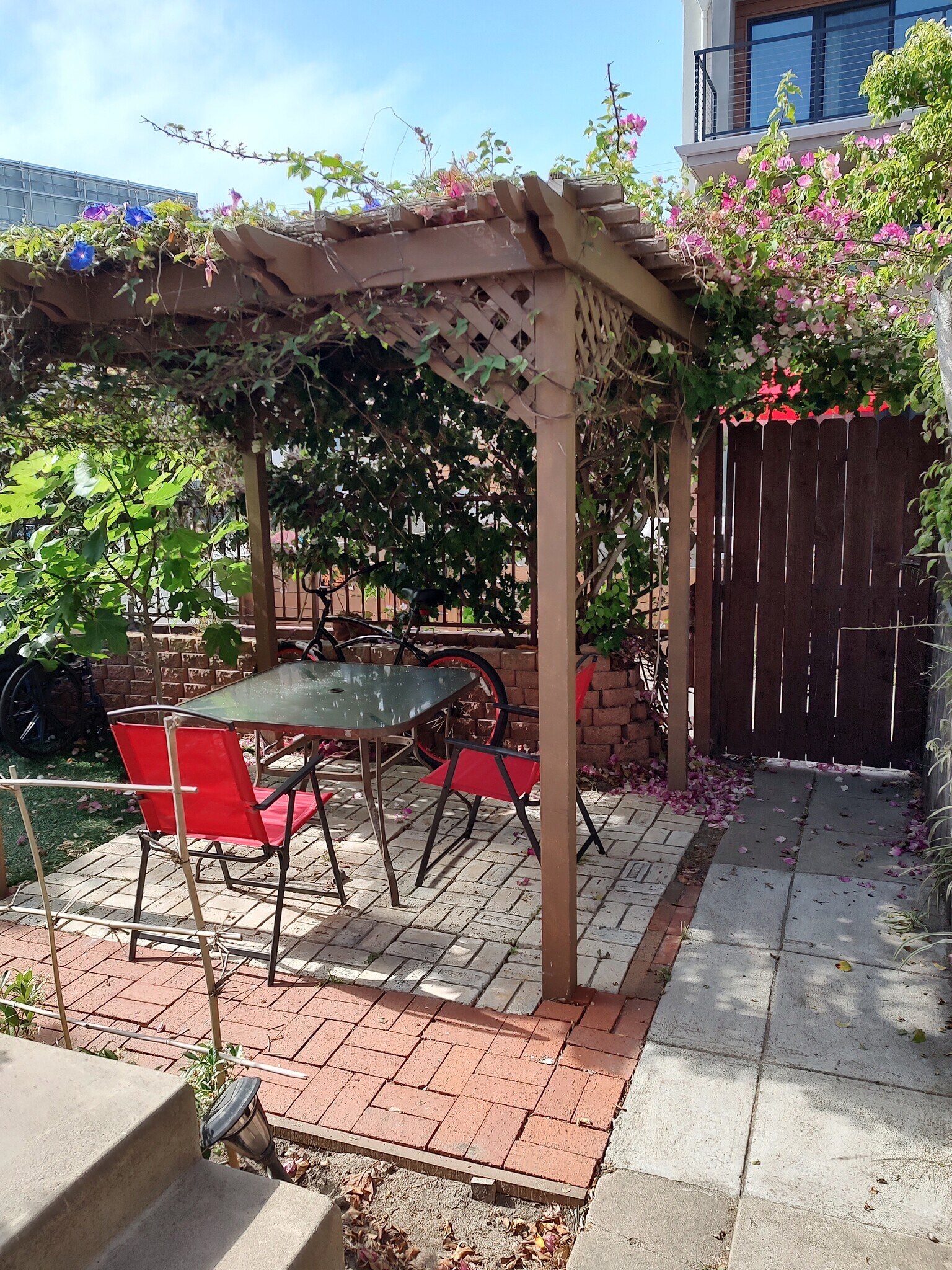 Beautiful garden setting gated secure private - 830 Island Ct