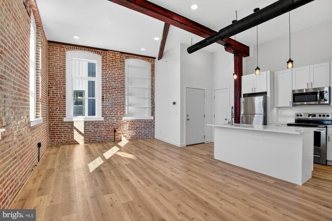 Building Photo - 2045 Trenton Ave