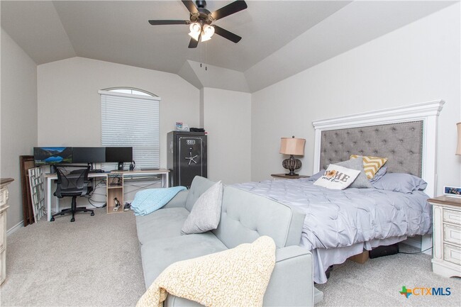 Building Photo - 1756 Meadow Crest