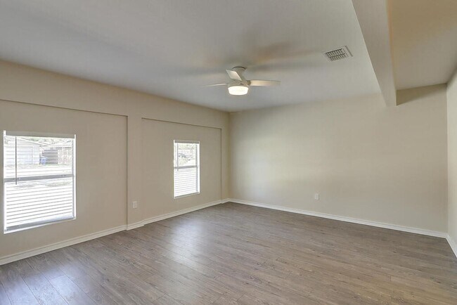 Building Photo - 1106 Bradshaw Dr