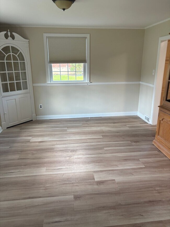 Building Photo - 3 Bed Single Family in Springfield