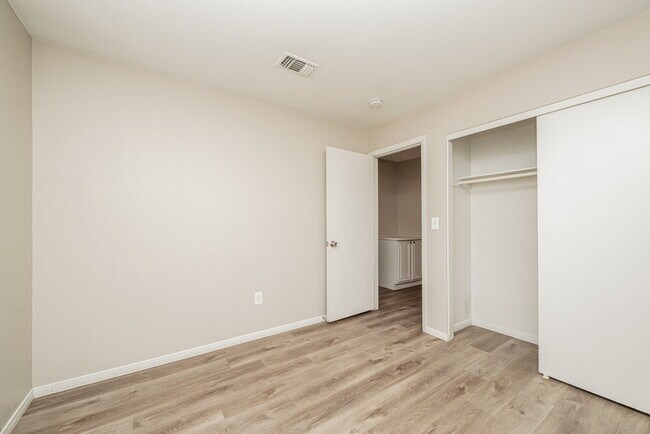 Building Photo - 4404 La Lima Ct