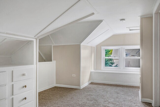 Building Photo - 944 14th St