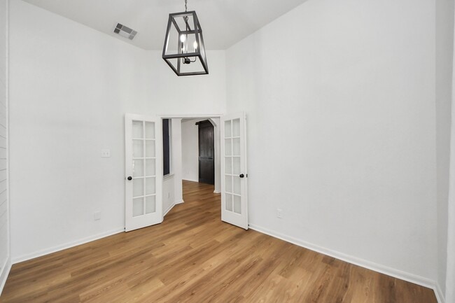 Building Photo - 17010 Upper Ridge Ln