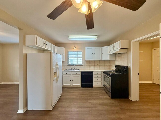 Building Photo - Coming Soon! Adorable 2 Bedroom 1 Bath Home in West Tyler!