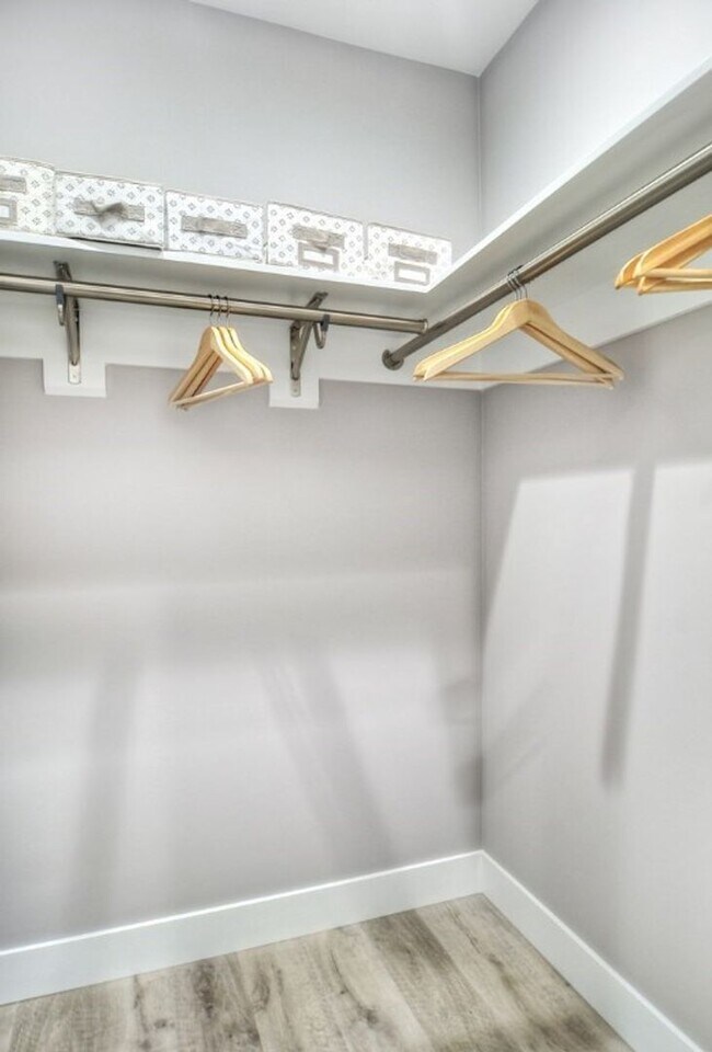 Building Photo - Private 3 Bed / 2 Bath Home with Incredible Outdoor Space