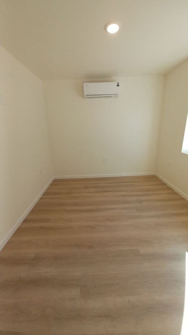 Building Photo - Modern 2 Bed/1 Bath Home, All Utilities In...