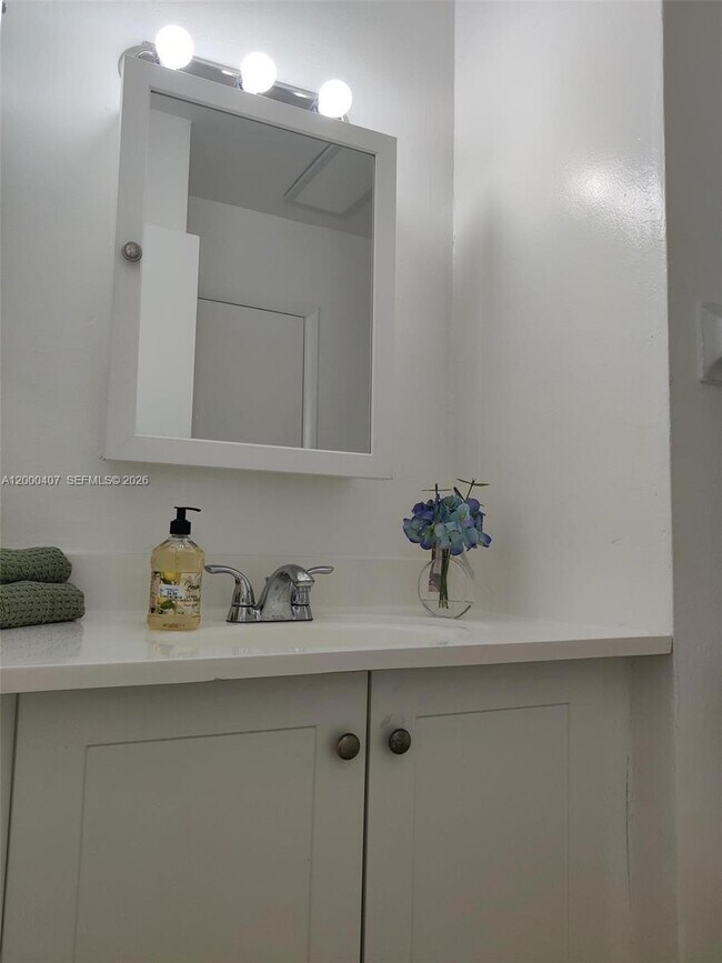 Building Photo - 5930 NE 18th Ave