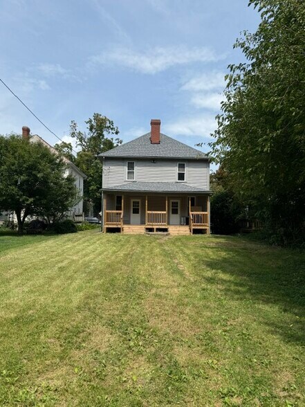 Building Photo - 420 King St