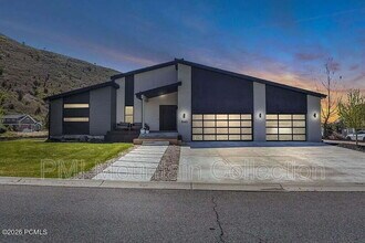Building Photo - 846 E 270 S