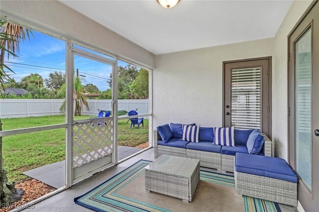 Building Photo - 851 102nd Ave N