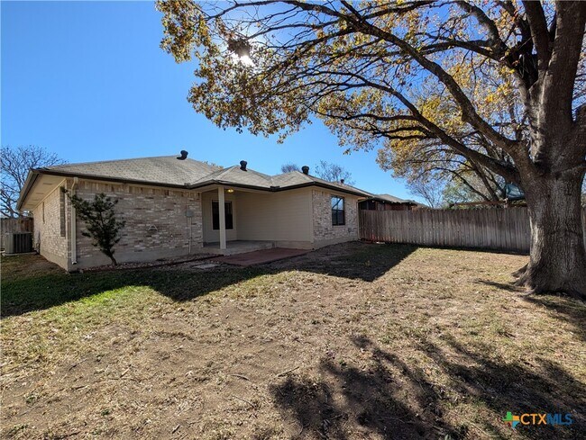 Building Photo - 1666 Lantana Cir