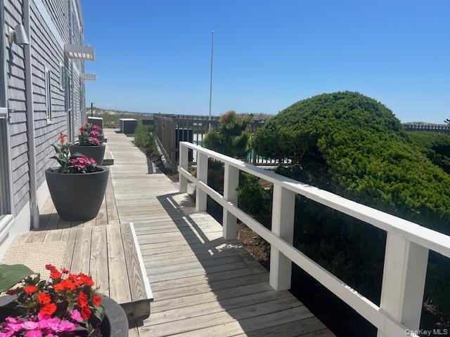 Building Photo - 539 Dune Rd