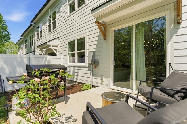 Building Photo - 6006 Mill Tree Ct