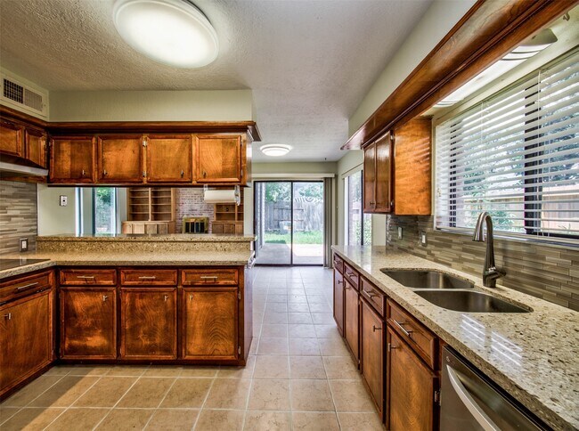 Building Photo - 8022 La Brea Dr