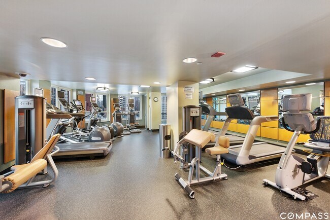 Building Photo - 345 N La Salle Dr