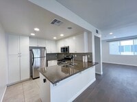 Building Photo - Beautiful  2Bd 2 Ba in Luxury Community