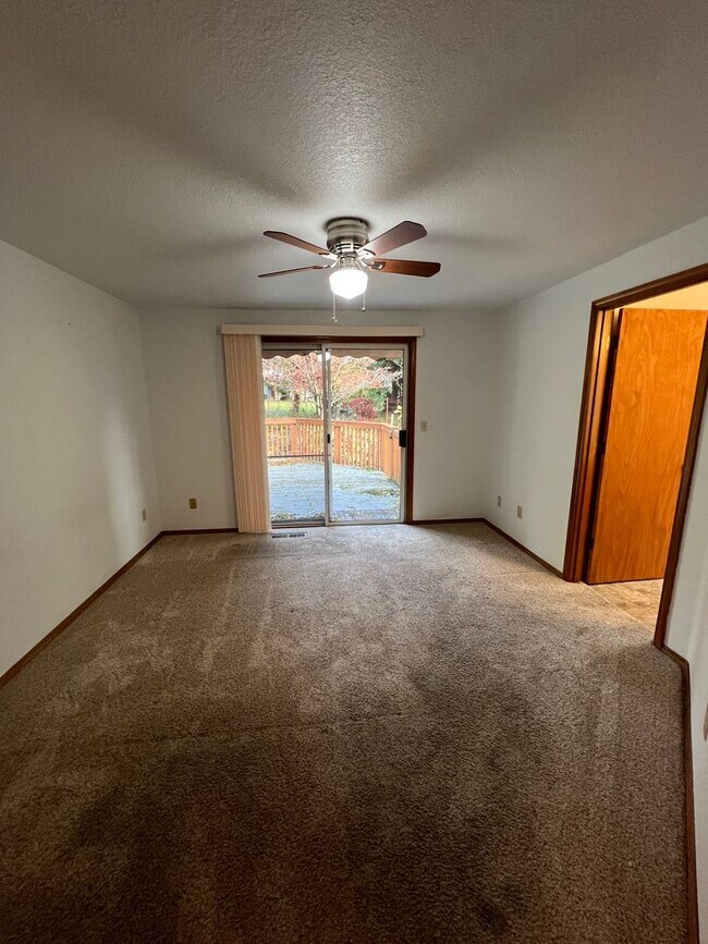 Building Photo - 3 Bedroom Home in Troutdale