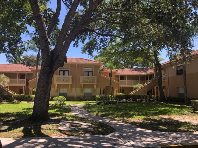 Building Photo - 4855 Via Palm Lakes