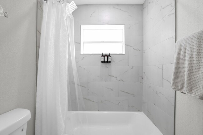 Building Photo - 3160 SW 20th Ct