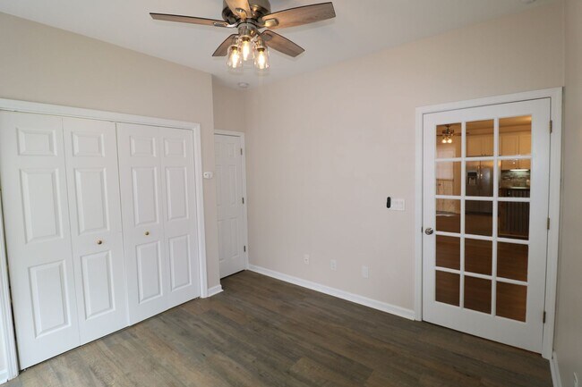 Building Photo - 6901 Hanesbrook Cir