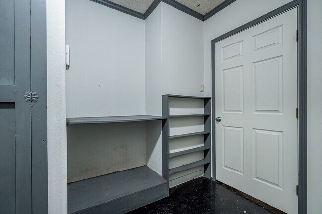Building Photo - 4 bed 3 bath home!