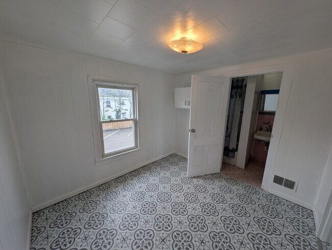 Building Photo - 23 Rutherford St