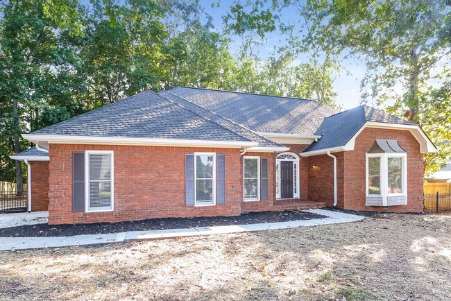 Building Photo - 3222 Lindas Cir SE