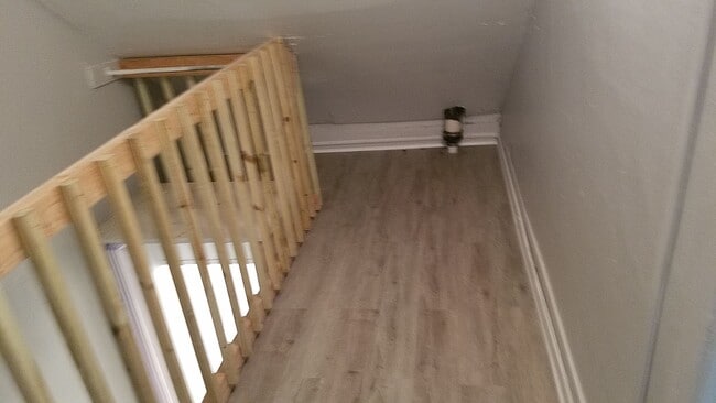 AtticFoyer - 11 Shetucket Ave