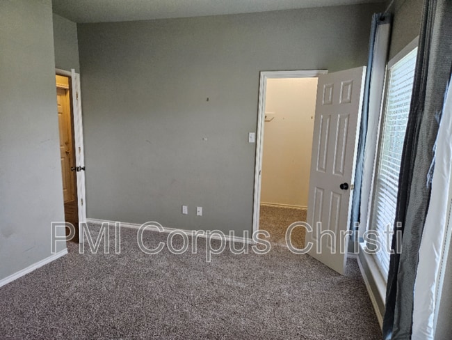 Building Photo - 5107 High Bank Dr