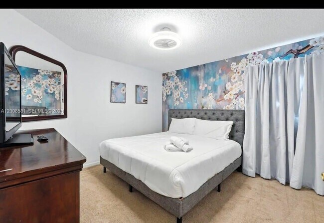 Building Photo - 8520 Sunrise Key Dr