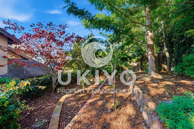 Building Photo - 860 Portal Ave