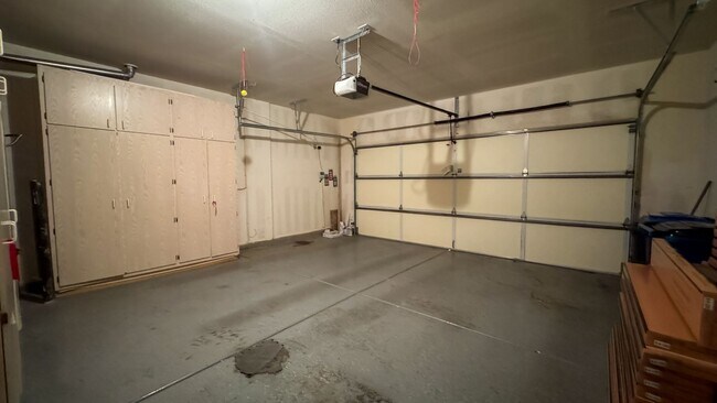 Building Photo - Discover your dream home in the heart of H...