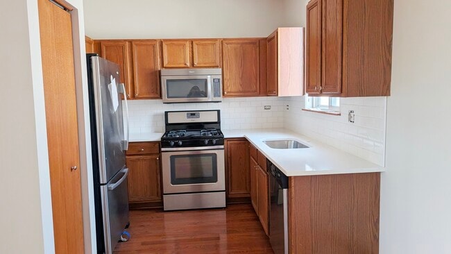 Building Photo - 1713 Fieldstone Dr N