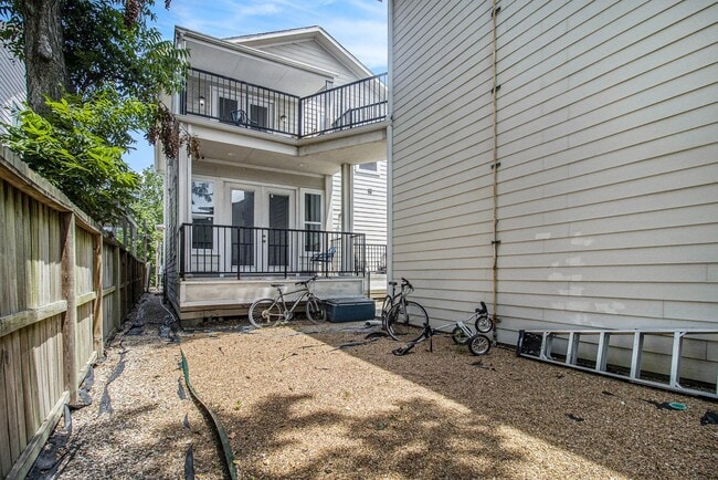 Building Photo - 811 Kern St