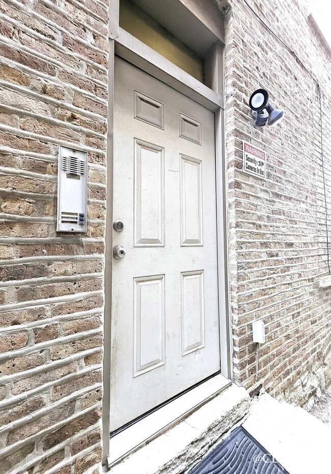 Building Photo - 1411 W Ohio St