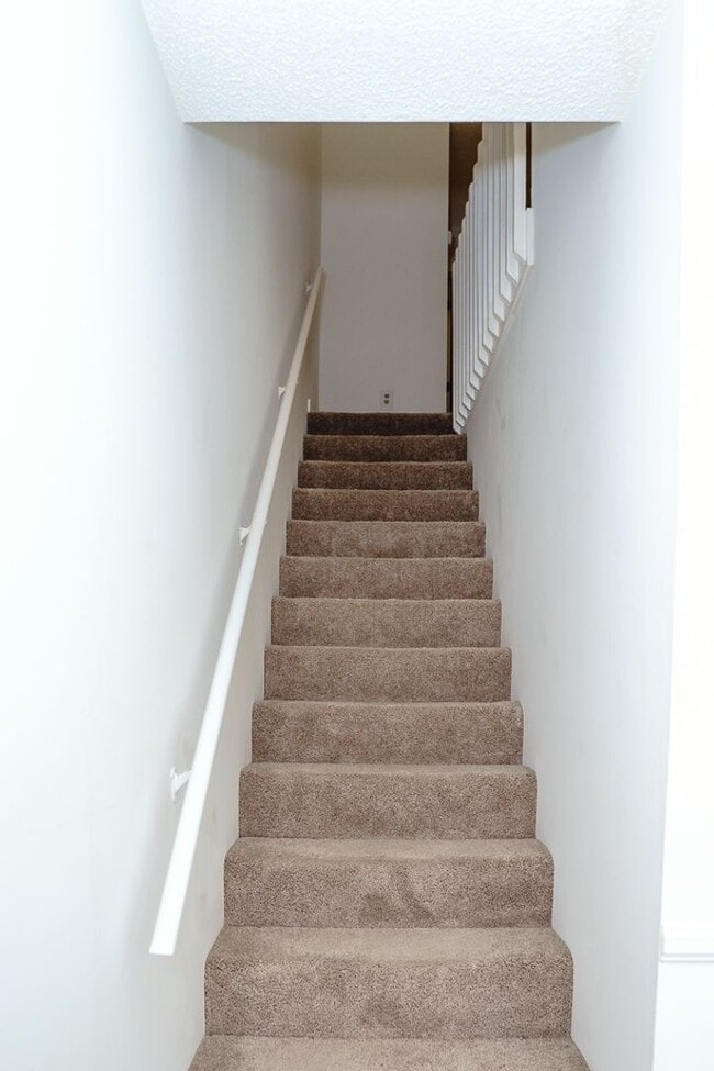 Building Photo - Cozy Two Bedroom Townhouse