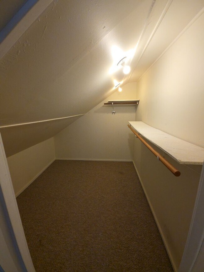 Building Photo - Central Lakeport 3-Bedroom Home