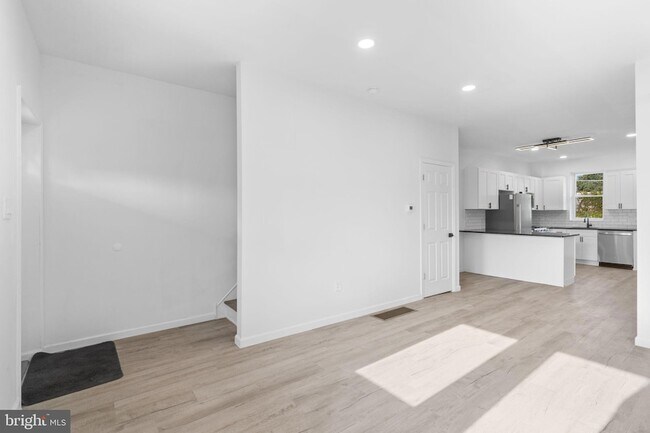 Building Photo - 3943 Dell St