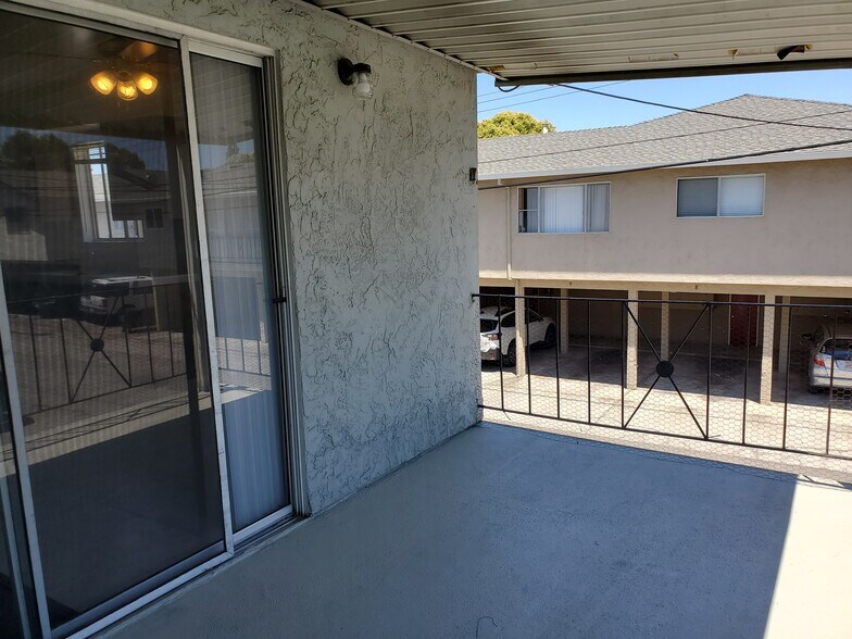 Building Photo - 885 Burbank Dr