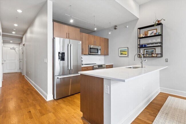 Building Photo - 850 N Lake Shore Dr