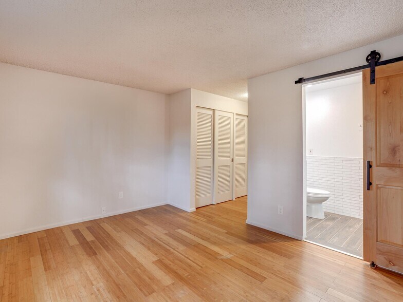 Building Photo - 3902 NE 135th Ave