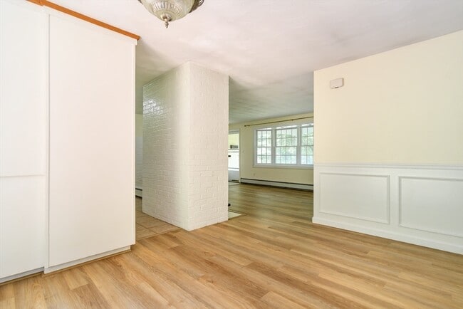 Building Photo - 33 Eisenhower Rd