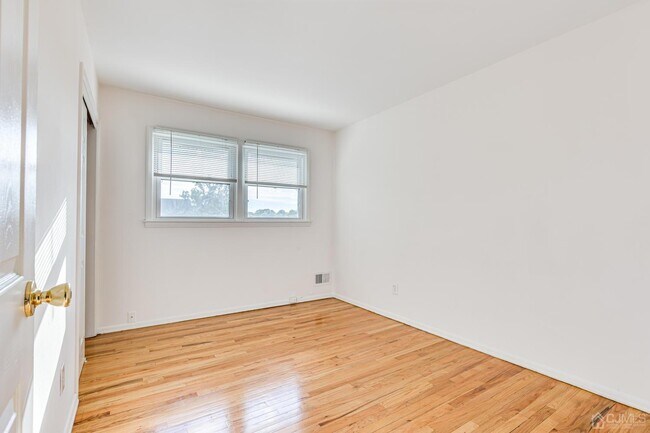 Building Photo - 57 Forrest St