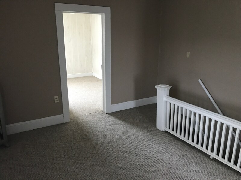 Building Photo - 130 Mooney St