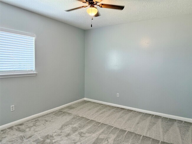 Building Photo - 909 Christopher Ln
