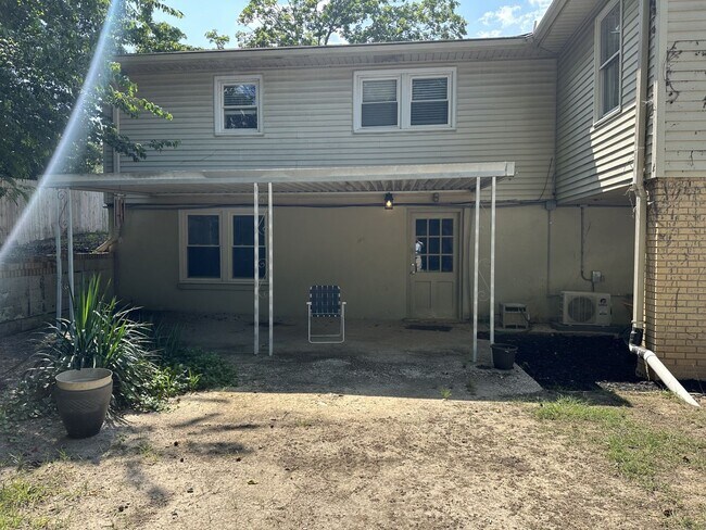Building Photo - Nice Remodeled 1 bedroom apartment with ut...
